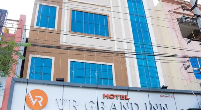 Hotel VR Grand In, Rezerwuj Hotel Hotele w Andhra Pradesh z parkingiem, Parking