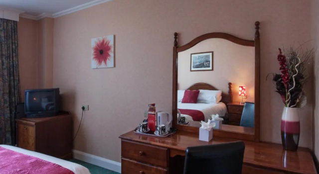 Roundhouse Hotel Bournemouth, Забронировать Отель Борнмут Дорсет, рядом с Железнодорожный вокзал Борнмута