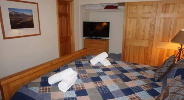 531 2 Bedroom Townhouse, Забронировать Дом для отпуска Коттеджи Маммот-Лейкс, рядом с Chair 7, Коттедж