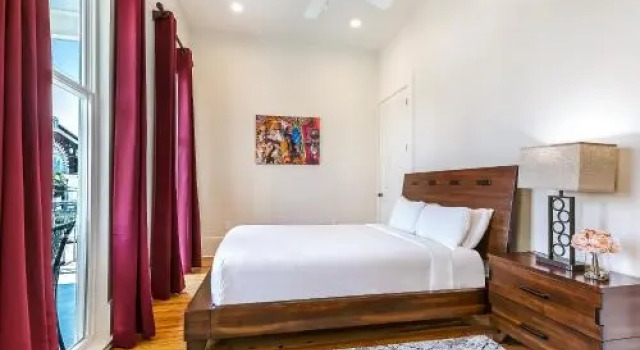 3BR Loft on Carondelet by Hosteeva