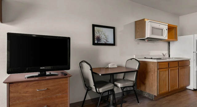 Двухместный люкс WoodSpring Suites Champaign near University