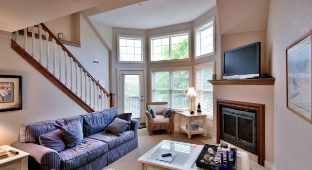 Unit 207 2 Bdrm/ 2 Ba 2 Bedroom Condo by RedAwning, Reserva ahora Apartamento Birchwood 