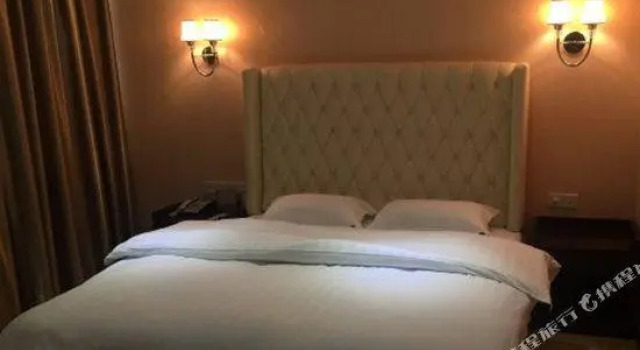Xin Haiyi Hotel, Rezerwuj Hotel Hotele w Jiangmen z parkingiem, Parking