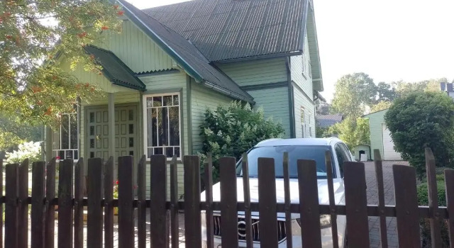 House, garden & sauna. Free parking. Train stop-200 m. Sea-1 km., Prenota Appartamento Jūrmala 