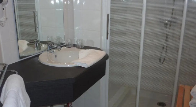 Трёхместный номер Standard CitHotel de La Vallée
