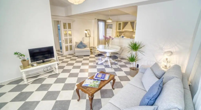 Апартаменты Stylish, Cozy 2-BDR Flat in Andros Town