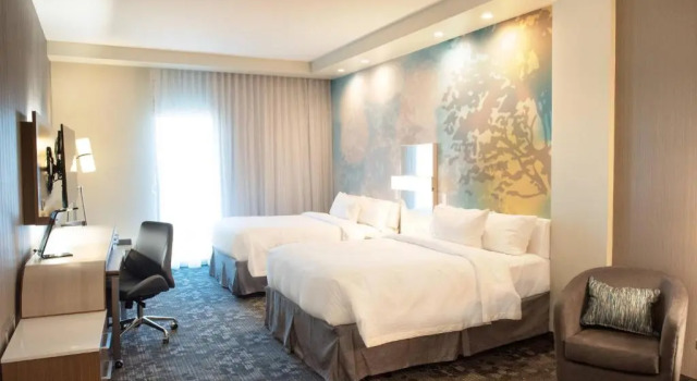 Четырёхместный номер Standard Courtyard by Marriott Mesa at Wrigleyville West