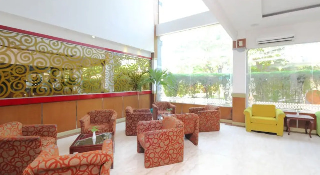 Airy Bandara Ahmad Yani Arteri Utara D4 Semarang, Varaa Hotelli Hotellit Semarang pysäköinnillä, lähellä Ereveld Kalibanteng, Pysäköinti