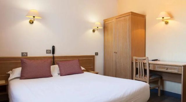 Двухместный номер Standard LOGIS HOTEL & RESTAURANT LETAPE Bouc Bel Air - Gardanne