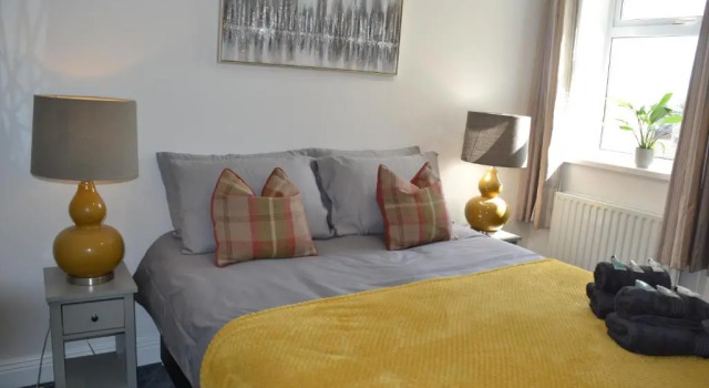Апартаменты Oak Tree Boutique Apartment - 2 Bedrooms Apartment - Stayseekers