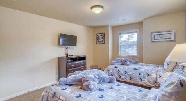 Spacious Outdoor Oasis with Hot Tub and Entertainment - Exquisite Beach Retreat, Prenota Hotel Hotel a Oregon con parcheggio, Parcheggio