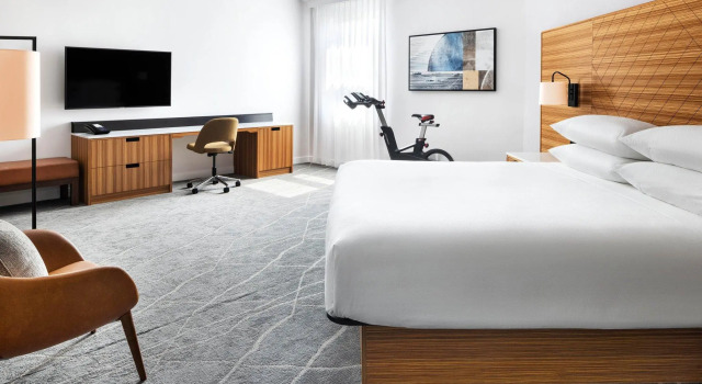 Люкс Deluxe Delta Hotels by Marriott Grande Prairie Airport