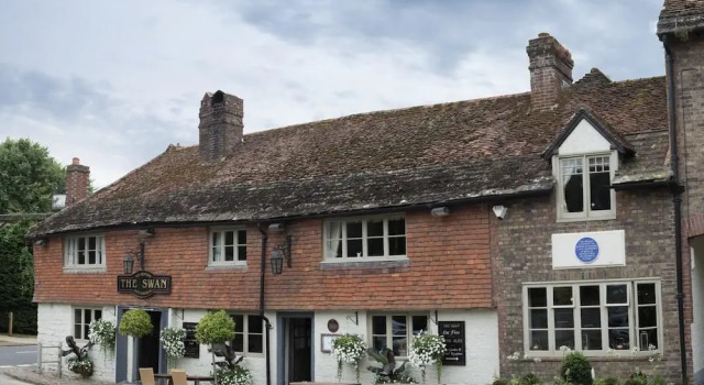 The Swan Inn, Забронировать Отель Фитлворт South Downs