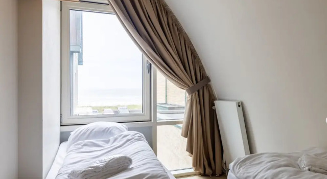 Коттедж Classic с 2 комнатами с балконом Luxury Apartment in a Residence Right on the Boulevard and the Beach