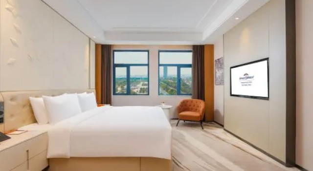 Люкс Deluxe с видом на парк Howard Johnson Huaqiao Plaza xinyu