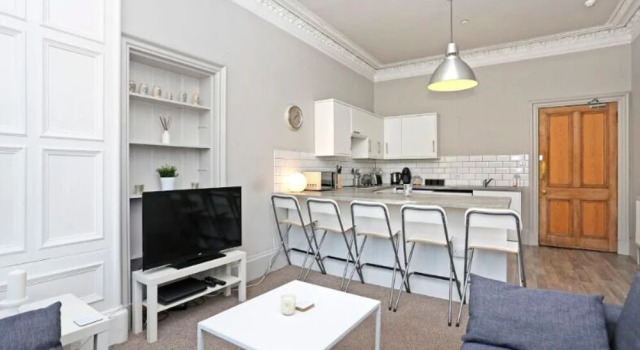 Homely & Spacious 4-bedroom Apartment by the Meadows, Забронировать Апартаменты/квартира Эдинбург Midlothian, рядом с Национальный музей Шотландии