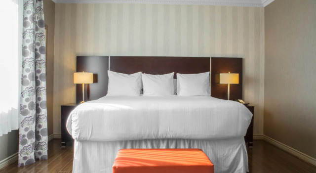 Quality Hotel and Suites Oakville, Varaa Hotelli  