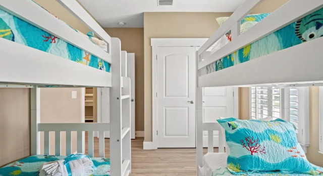 Charming Retreat, a Short Walk to Laguna Beach, with Room for 10, Забронировать Дом для отпуска Лагуна-Бич Панхэндл Флорида, рядом с Галерея Пола Брента