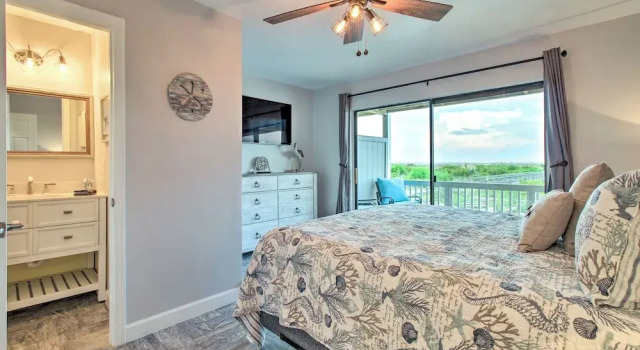 Апартаменты Oceanfront St Helena Island Condo w/ Beach Access!