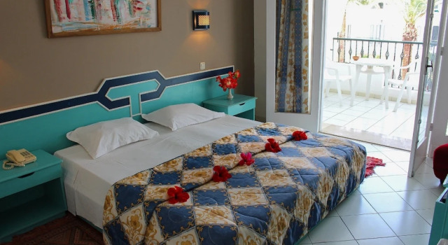 Одноместный номер Standard с балконом Emira Hotel
