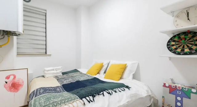 Henry's Apartment- Xujiahui Road