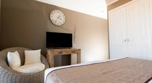 Двухместный люкс Executive с балконом Beach Haven Executive Apartments