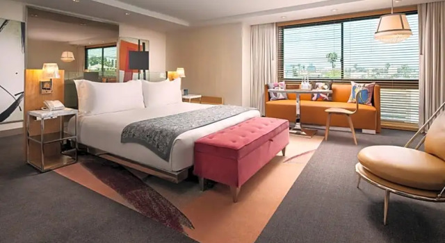 Номер Superior SLS Hotel, a Luxury Collection Hotel, Beverly Hills