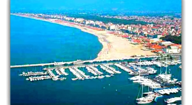 Апартаменты Toscana Viareggio centro esclusivo appartamento fronte spiaggia