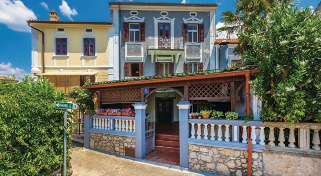 Stunning Home in Omisalj With Wifi and 4 Bedrooms, Prenota Hotel Hotel a Isole Quarnerine con parcheggio, Parcheggio