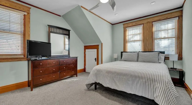 Oakley Square 3br Charmer - Total Walkability 3 Bedroom Home by RedAwning, Book Feriehus Sommerhuse i Cincinnati, Hytte