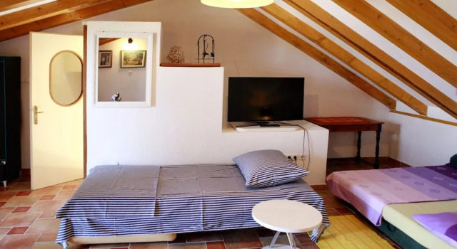 A2 - Studio With Balcony, Just 3 min to the Beach