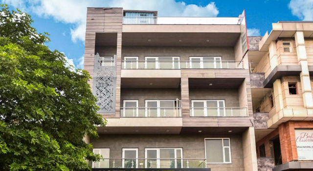 Hotel Red Saffron, Забронировать Отель Отели Нью-Дели с парковкой, Парковка