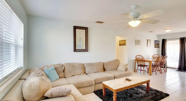 Коттедж Pet-Friendly Stuart Vacation Rental w/ Fenced Yard