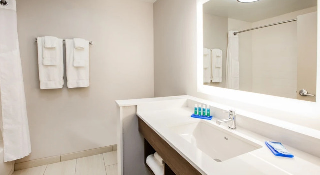 Двухместный люкс Holiday Inn Express Pittsburgh-Bridgeville by IHG
