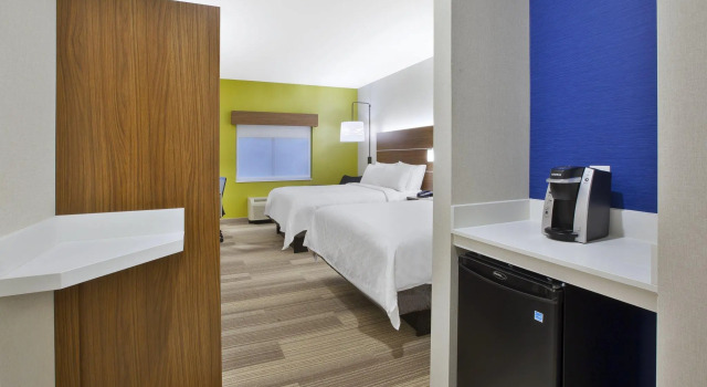 Четырёхместный люкс Holiday Inn Express Rochester-Victor by IHG