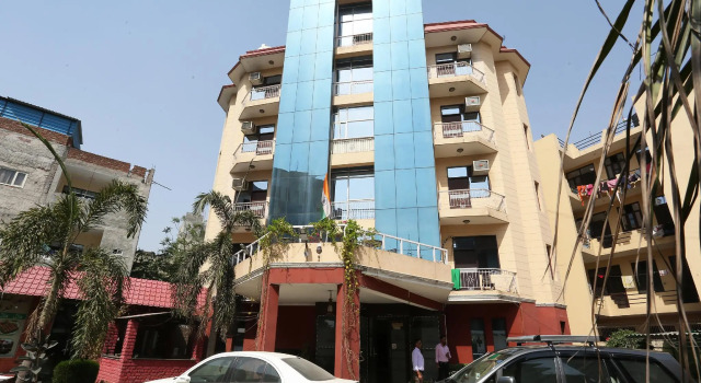 OYO 23478 Hotel Kamran Residency