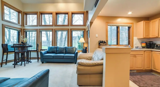 Slopeside Boyne Mtn Resort Condo w/ Deck!, Rezerwuj Ośrodek wypoczynkowy Boyne Falls Michigan