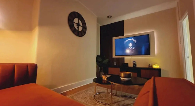Charming London Apartment With 2 Bedrooms, Rezervați Apartament Apartamente în Merseyside, Apartament