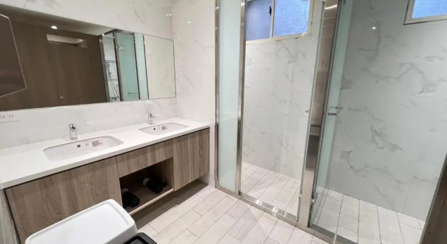 Кровать в общем номере (мужской номер) Grace Hotel Dunbei