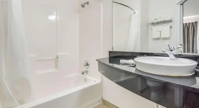 Четырёхместный номер Standard Motel 6-Cleburne, TX