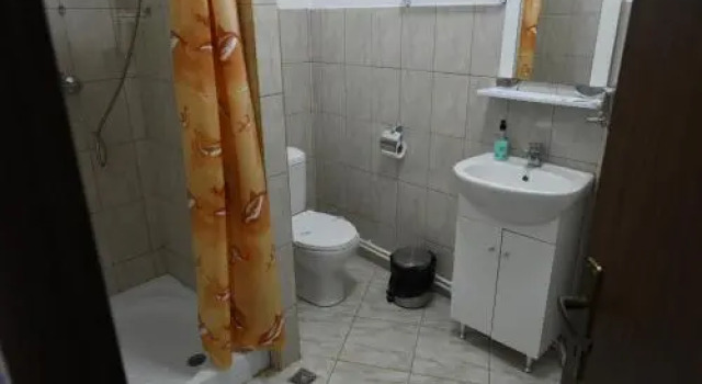 Hostel Ruxandra, Rezerwuj Hostel Hotele w Carpathians - Romania z parkingiem, Parking
