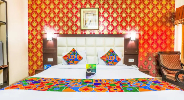 Номер Deluxe FabHotel Pramila Inn