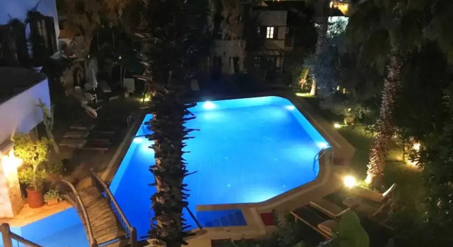 Коттедж House With Private Pool and Garden 4 min to Beach