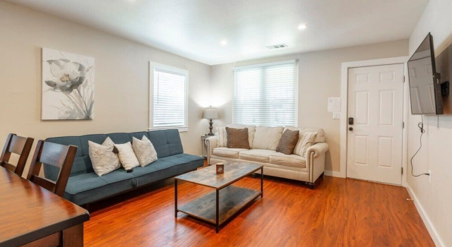 Marbella Lane - 3BR Upprlvl Dtwn SJ Ldry, Забронировать Дом для отпуска Сан-Хосе Silicon Valley