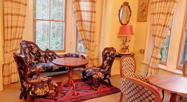 Victoria House, Book Hotel Hoteller i Ficksburg med parkering, Parkering