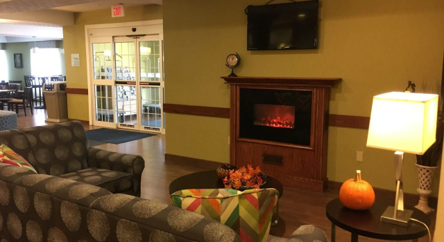 Holiday Inn Express Hotel & Suites Cadillac, Đặt Khách sạn Cadillac Michigan