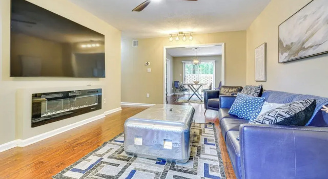 Апартаменты 2 Mi to High Point University: Townhome w/ Patio