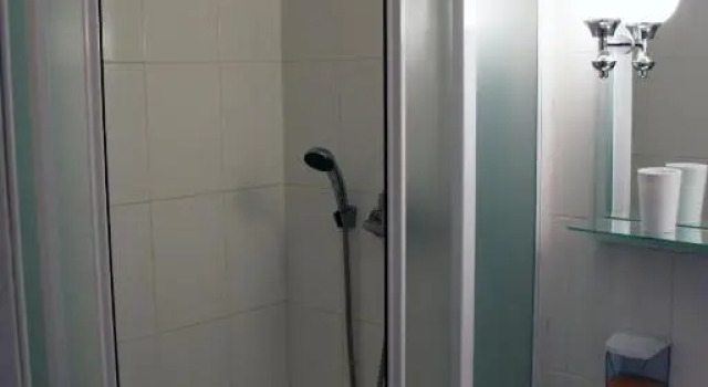 Standard single cameră cu balcon Kyiv Hotel