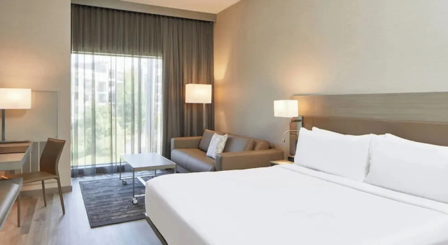 Номер Premium AC Hotel by Marriott Durham Duke University