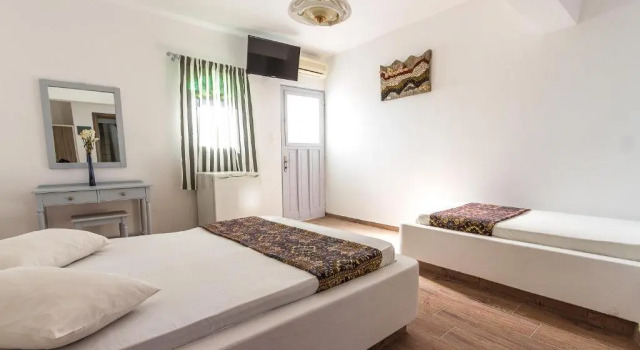 Трёхместный номер Superior с видом на горы Villa Iliovasilema Santorini